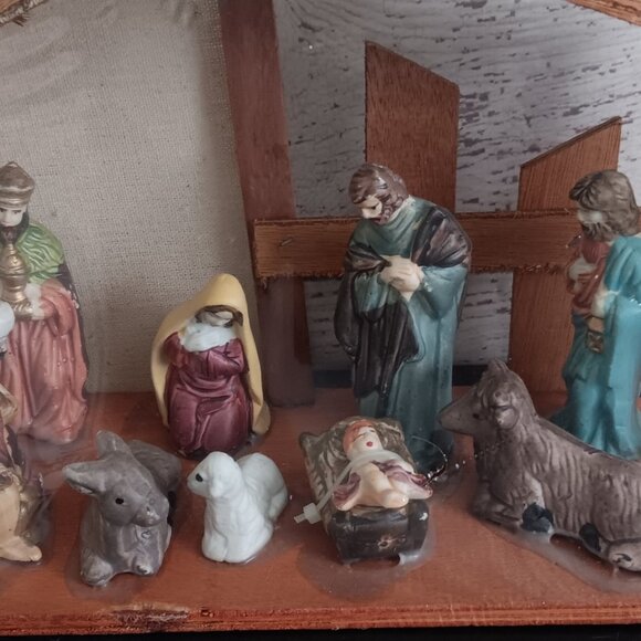 New Old Stock - 10 Piece Nativity Scene - Picture 2 of 6